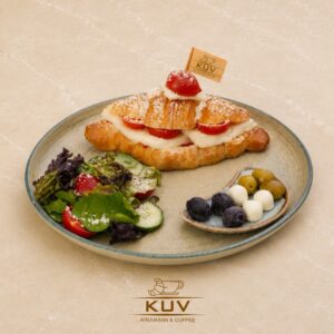 KÖZLÜ PEYNİRLİ KRUVASAN